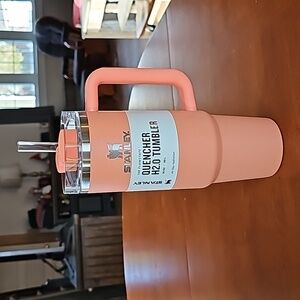 Stanley 30 oz Flowstate Quencher H2.0 Tumbler